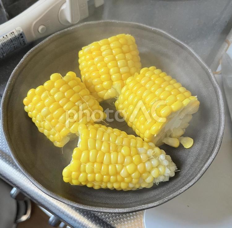とうもろこし とうもろこし,野菜,茹でたての写真素材