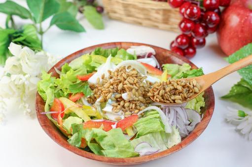 大麦サラダ 大麦サラダの写真