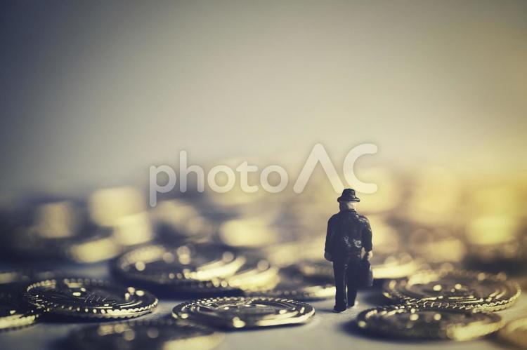 金貨と黒いスーツのビジネスマン 男性,人物,ビジネスの写真素材