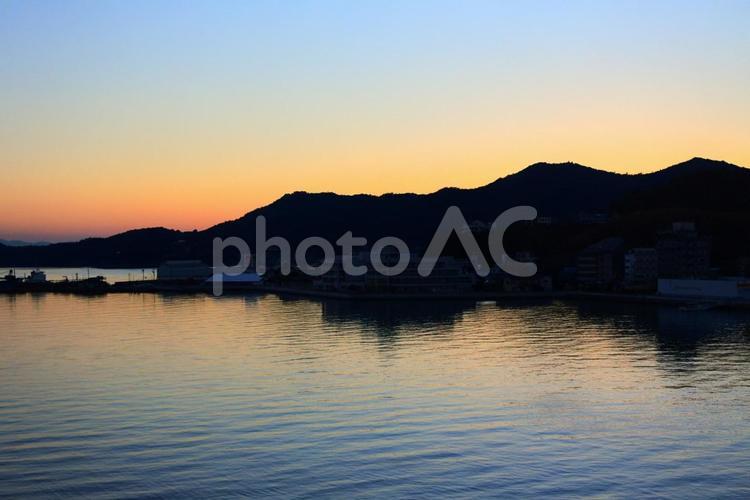 瀬戸内海の美しい海と夕暮れ 瀬戸内海,海,夕景の写真素材