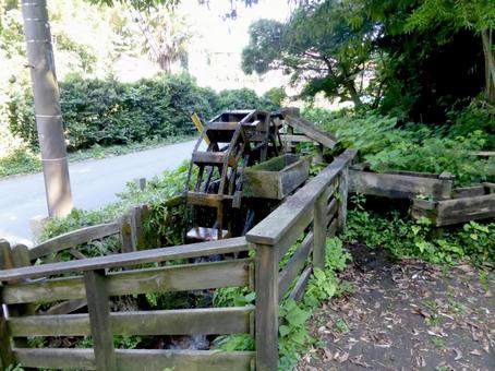 横浜市栄区・稲荷森の水辺広場・水車 水車,木造,木工の写真素材