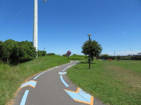 りんりんポート土浦付近の自転車道 りんりんポート土浦付近の自転車道 つくば霞ヶ浦りんりんロード,自転車道,サイクリングロードの写真素材