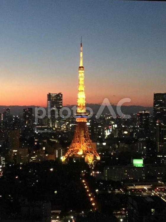 夕暮れの東京タワー 夜景,東京タワー,夕暮れのの写真素材