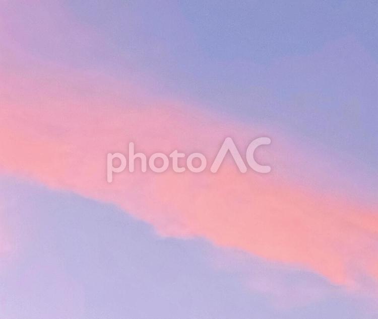 夏の淡い夕空のテクスチャ 夕空,夏,初夏の写真素材
