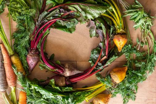 カラフルなビーツとニンジン カラフルなビーツとニンジンの写真
