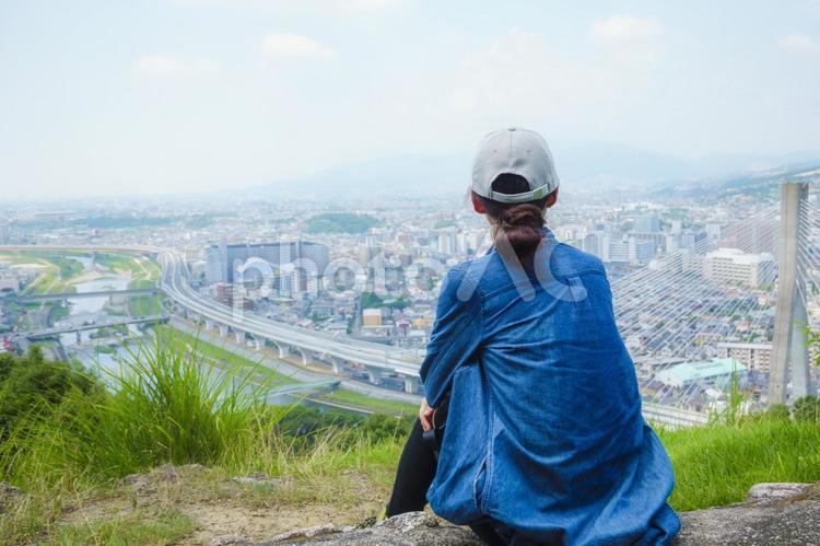 都市風景 女性 後ろ姿 女性,人物,ビジネスの写真素材