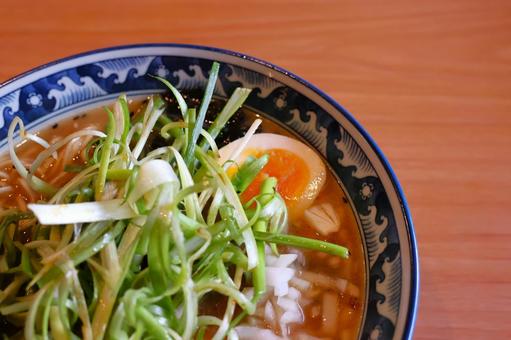 ラーメン店のとんこつ味噌ネギラーメン ラーメン店のとんこつ味噌ネギラーメンの写真