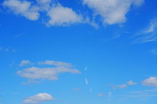 青い空と白い雲 青い空と白い雲の写真