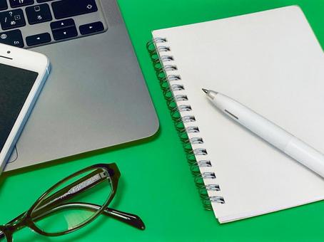 ノートPCと白紙のノート、眼鏡、スマホ ノートPCと白紙のノート、眼鏡、スマホ ノートパソコン,ビジネス,仕事の写真素材