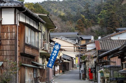 広島宮島のレトロな街道 広島宮島のレトロな街道 レトロ,街道,町並みの写真素材