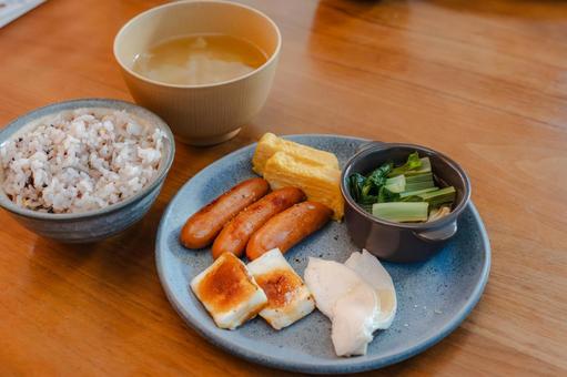 バランスの良い朝食 朝食,ワンプレート,ウインナーの写真素材