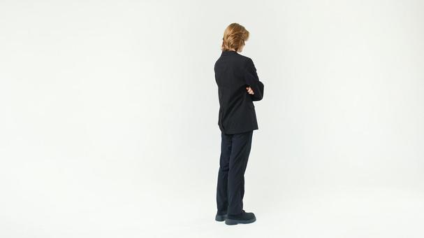 腕組みをしながら立つ男性の横顔 腕組みをしながら立つ男性の横顔 男性,腕組み,横顔の写真素材