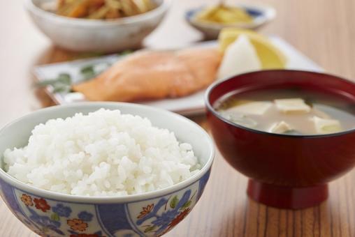 鮭の塩麹焼 和定食 鮭の塩麹焼 和定食の写真