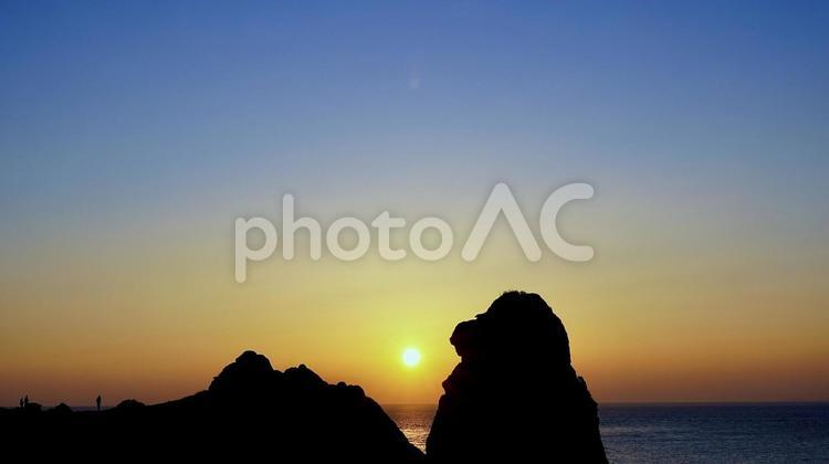 長崎県壱岐島の夕方の猿岩 猿岩,岩,海の写真素材