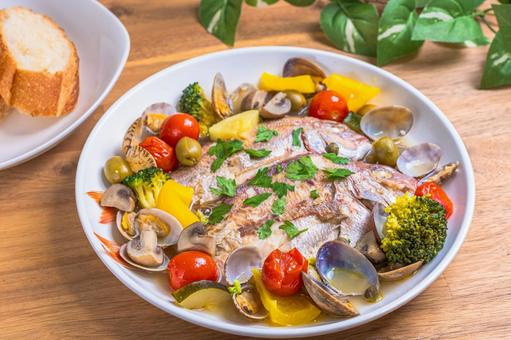 鯛のアクアパッツァ アクアパッツァ,鯛,魚料理の写真素材