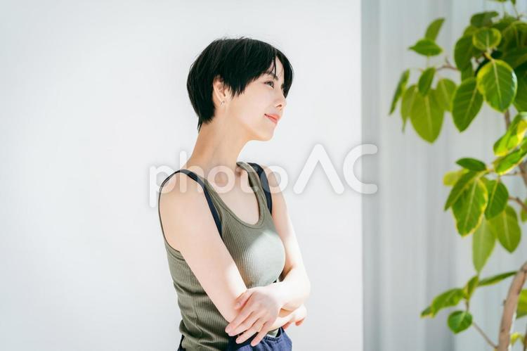 若い日本人女性の美容イメージ 夏,光,自然の写真素材