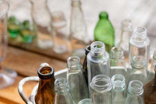 アンティークな様々な空き瓶の集まり 瓶,ガラス瓶,ガラスの写真素材