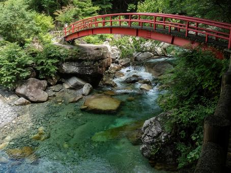 夕森渓谷もみじ橋 夕森渓谷もみじ橋 岩,観光地,緑の写真素材
