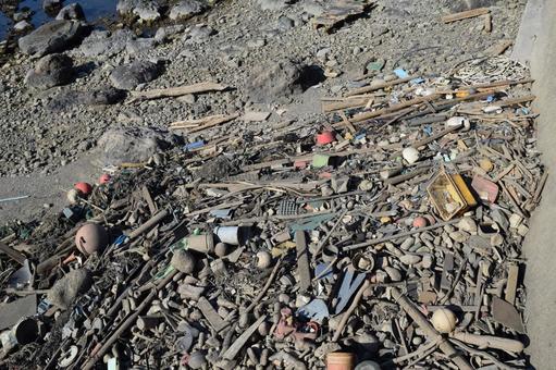 海岸の漂着物 環境問題 ゴミ問題 海岸の漂着物 環境問題 ゴミ問題 海岸の漂着物,ゴミ,ゴミ問題の写真素材