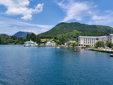 芦ノ湖海賊船から眺める箱根町港 芦ノ湖海賊船から眺める箱根町港 箱根町港,箱根海賊船,遊覧船の写真素材