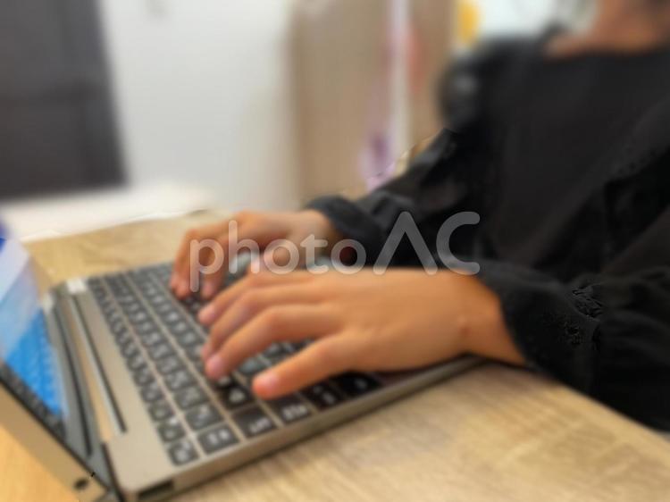 ノートパソコン　こども ノートパソコン,学習,タイピングの写真素材