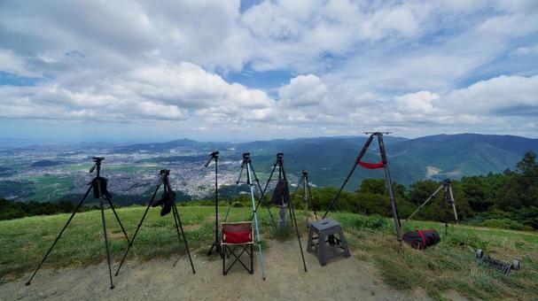三脚だらけ 米の山,三脚,福岡の写真素材