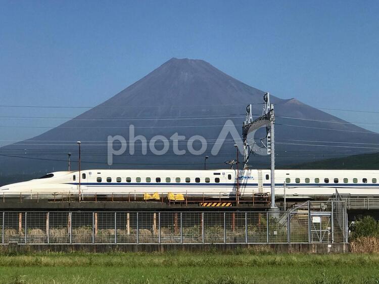 N700系新幹線と富士山 富士山,新幹線,700系の写真素材