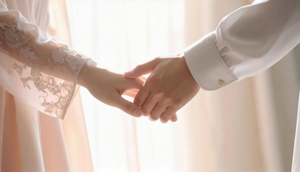 光の中で優しく触れ合う二人の手 光の中で優しく触れ合う二人の手の写真