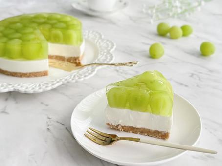 シャインマスカットのレアチーズケーキ レアチーズケーキ,シャインマスカットケーキ,シャインマスカットの写真素材