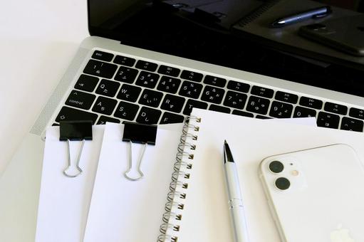 ビジネスイメージ 書類作成 デスクワーク ビジネスイメージ 書類作成 デスクワーク ビジネスイメージ,デスクワーク,書類作成の写真素材