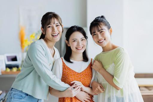 仲良しの若い女性 女性,笑顔,友達の写真素材