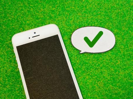 スマホから申請する スマホ,チェック,スマートフォンの写真素材