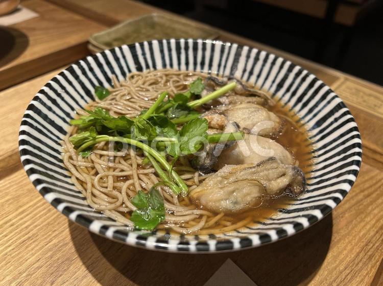 美味しそうな牡蠣そば 牡蠣,そば,蕎麦の写真素材