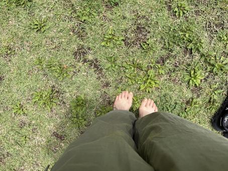 広場でアーシング 広場でアーシングの写真