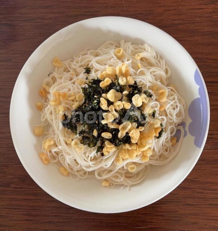 ソーメンにジャバンのりと海老入り揚げ玉 昼食,ソーメン,ジャバンのりの写真素材