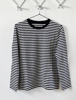 ボーダーの長袖Tシャツ ボーダー,しましま,ストライプの写真素材