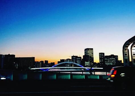 青い橋 青い橋の写真