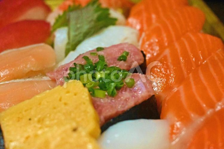 鮮やかお寿司 寿司,鮮やか,ごちそうの写真素材