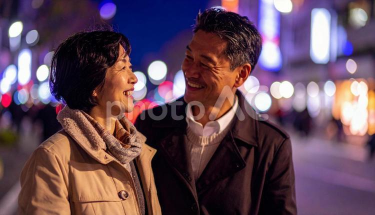 40代日本人男女の婚活交際夜景デート デート,40代,男女の写真素材