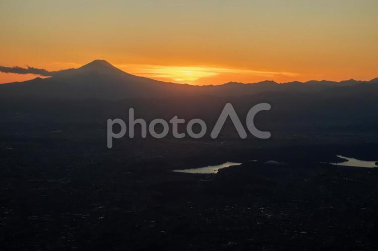 夕方の富士山を空撮 空撮,夕方,富士山の写真素材