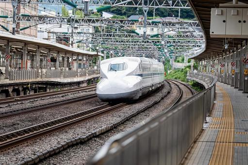 駅を通過する東海道山陽新幹線N700A 東海道,山陽,新幹線の写真素材