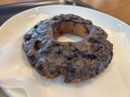オールドファッションチョコドーナツ_1 オールドファッションチョコドーナツ_1 ドーナツ,カフェ,スイーツの写真素材