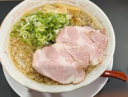 柔らかなチャーシューのラーメン 柔らかなチャーシューのラーメン 背脂醤油ラーメン,ラーメン,チャーシューの写真素材