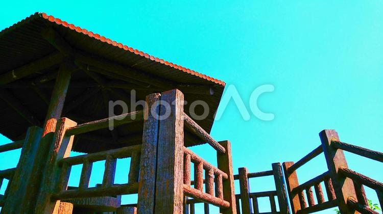 青空と木造の建物 建物,木造,自然の写真素材