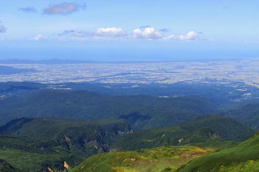 月山から見下ろす庄内平野 月山から見下ろす庄内平野の写真