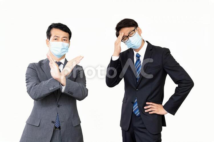 体調が悪いのに出社してはダメです 出社禁止,体調不良,会社員の写真素材