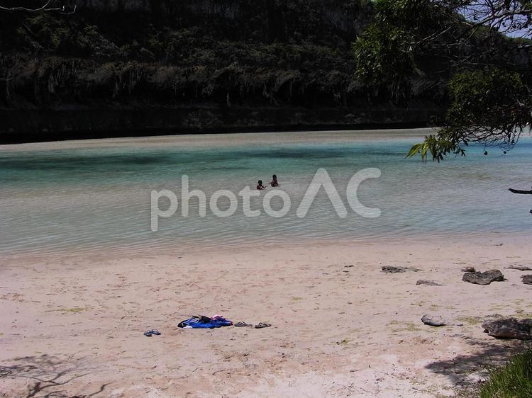 ウヴェア島　2007年レギンの崖で泳ぐ② ニューカレドニア,ウヴェア島,レギンの崖の写真素材