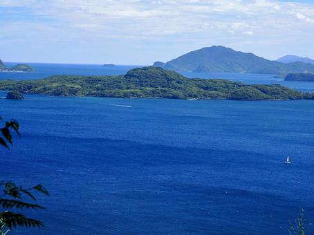 指月山から見下ろした笠山 指月山から見下ろした笠山の写真