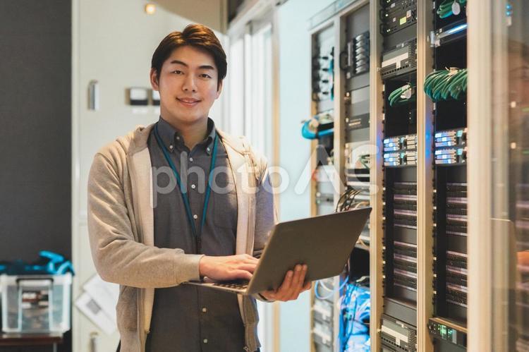 若い男性システムエンジニア システムエンジニア,エンジニア,男性の写真素材