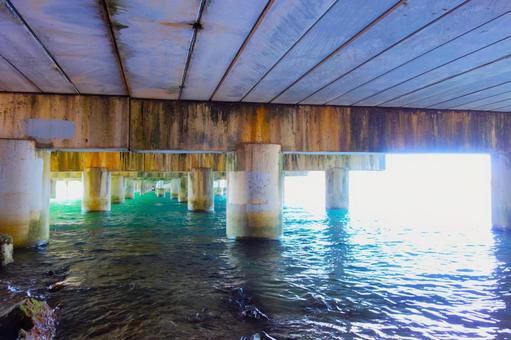 橋の下 橋の下 橋,川,海の写真素材
